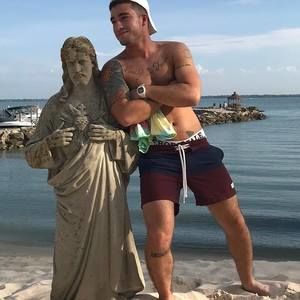 Meet your Posher, Ethan